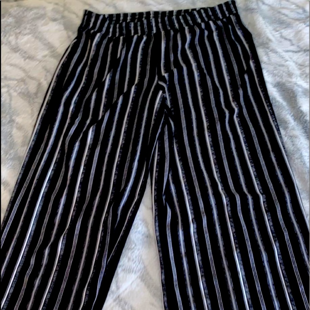 Black and white flowy pants